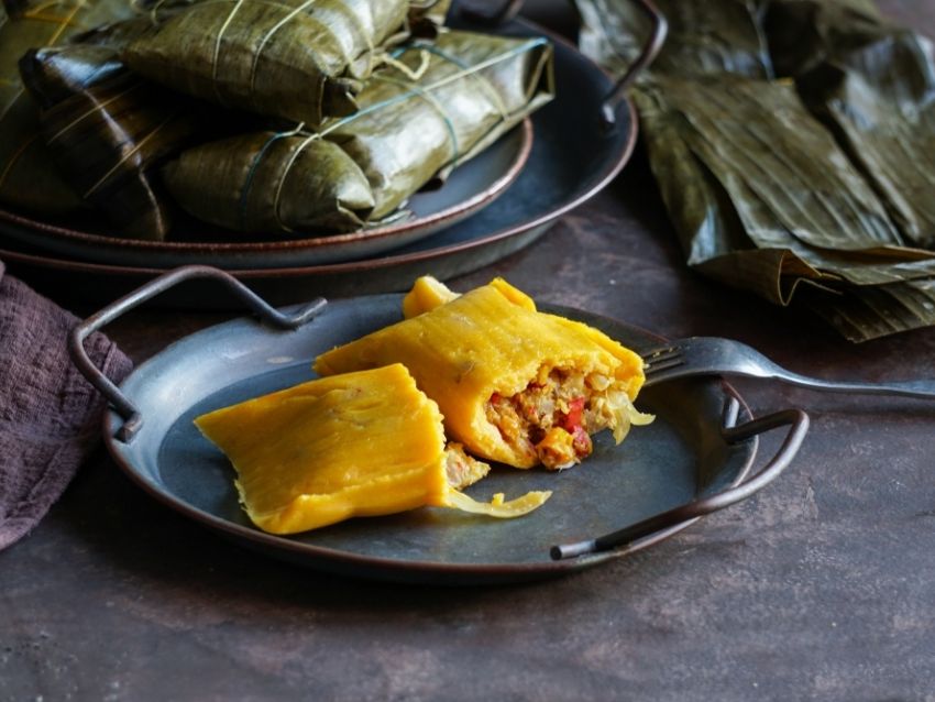 Tamal de pescado. . . . . . . . . . $ 75
