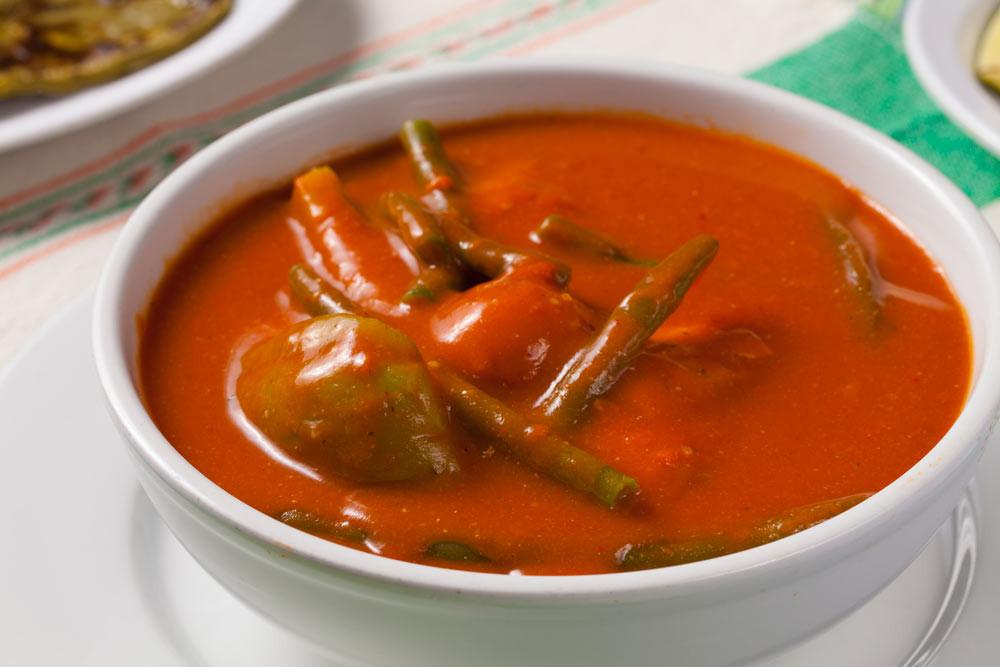 Mole amarillo. . . . . . . . . . $ 250